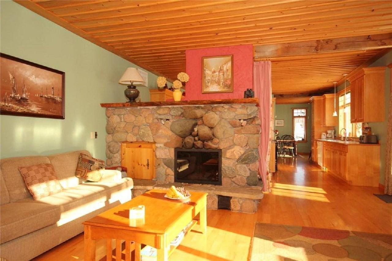 Rock Hill Bed & Breakfast Sharbot Lake Екстериор снимка